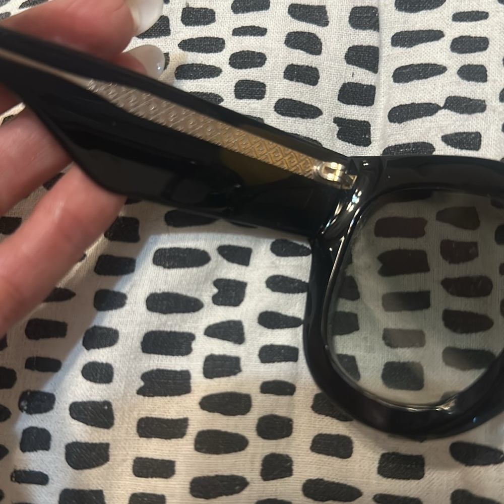 Fendi cat eye black sunglasses authentic - Picture 6 of 7